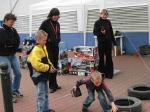 Die großen Jungs bei den ferngesteuerten Autos