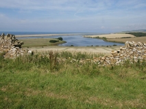 Weymouth, Blick auf das Fleet (Lagune) und das Meer