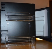 Chromregal an Kühlschrank