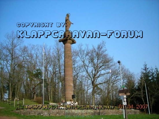 Mariensäule hoch über Waxweiler